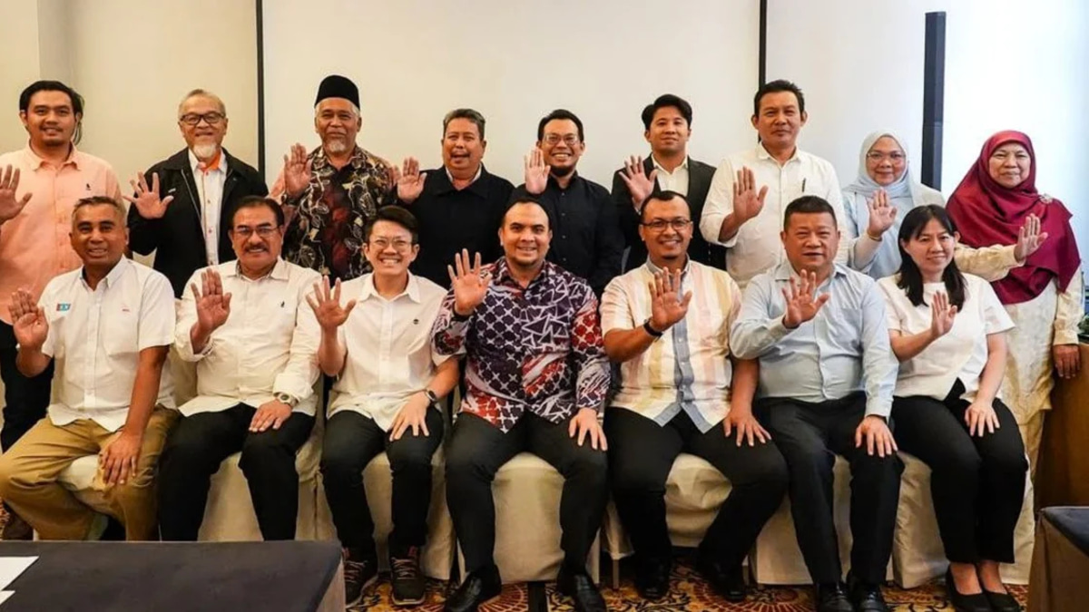 Anwar's Political Secretary Ahmad Farhan Fauzi Takes Helm of Pahang PH