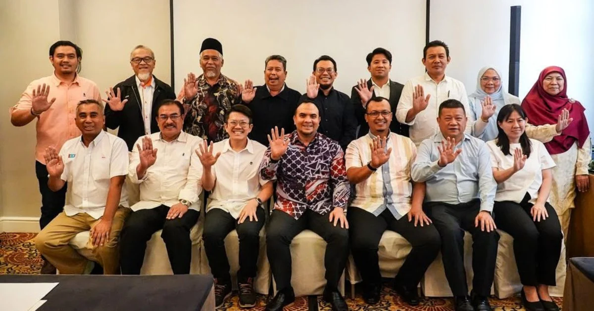 Anwar's Political Secretary Ahmad Farhan Fauzi Takes Helm of Pahang PH