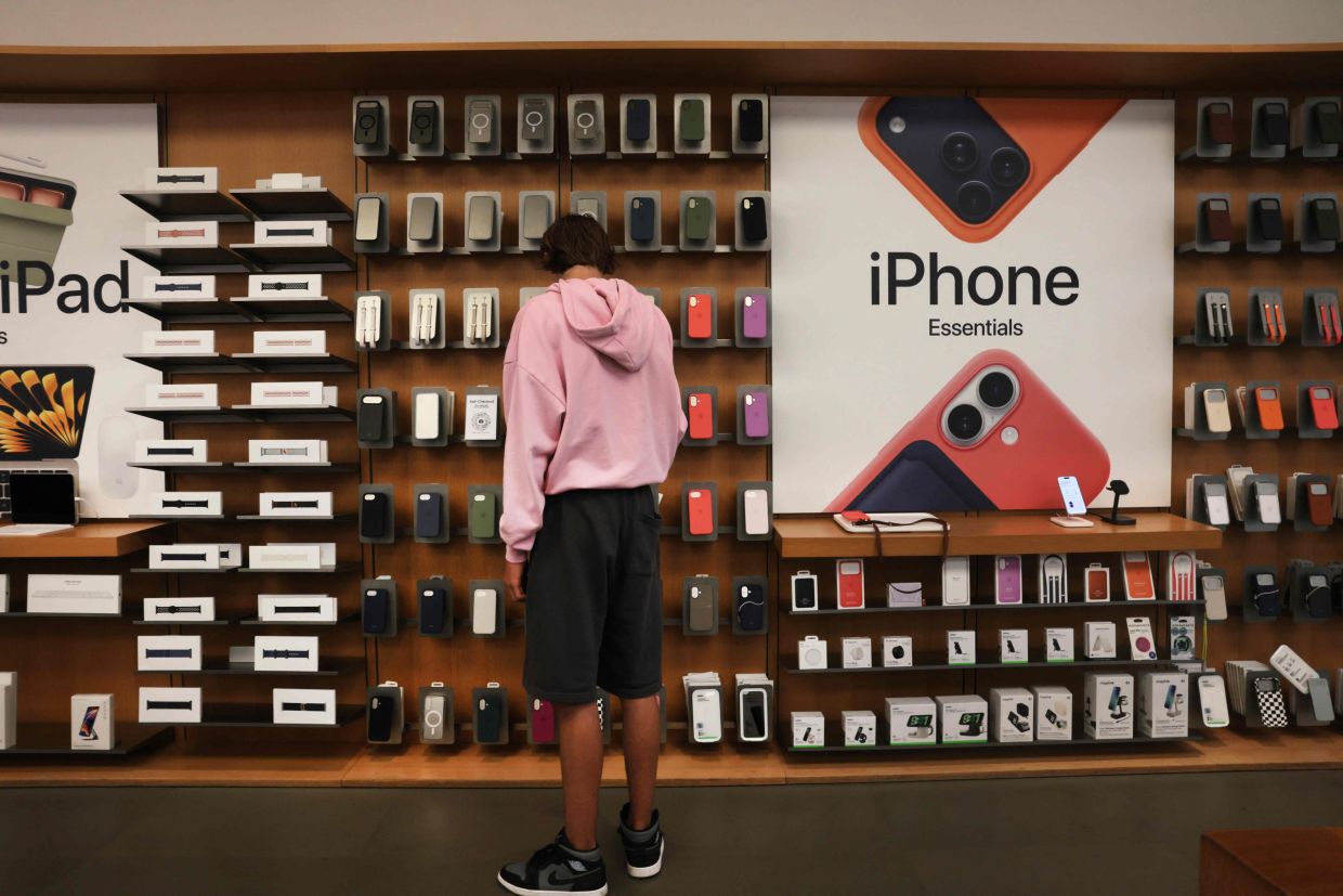 Apple and OpenAI's Escalating Legal War Signals Tensions in AI-Hardware Race