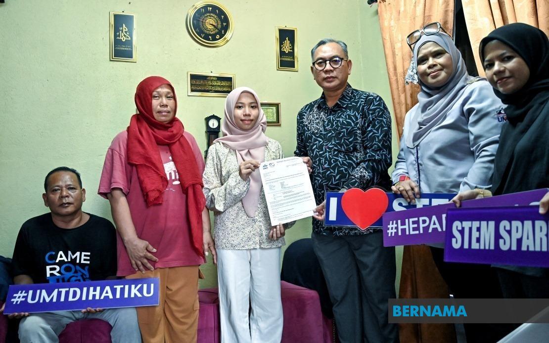 UMT Steps in to Secure Future of Student from Low-Income Family