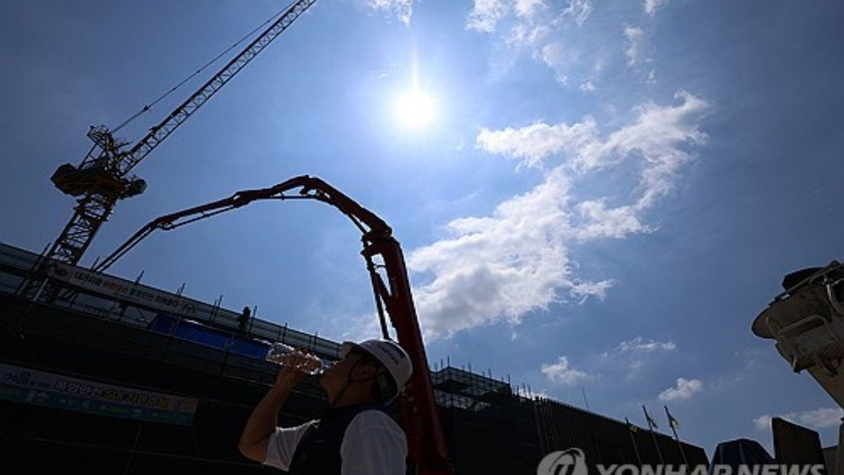 Seoul Region Swelters as Dangerous Heat Wave Grips South Korea