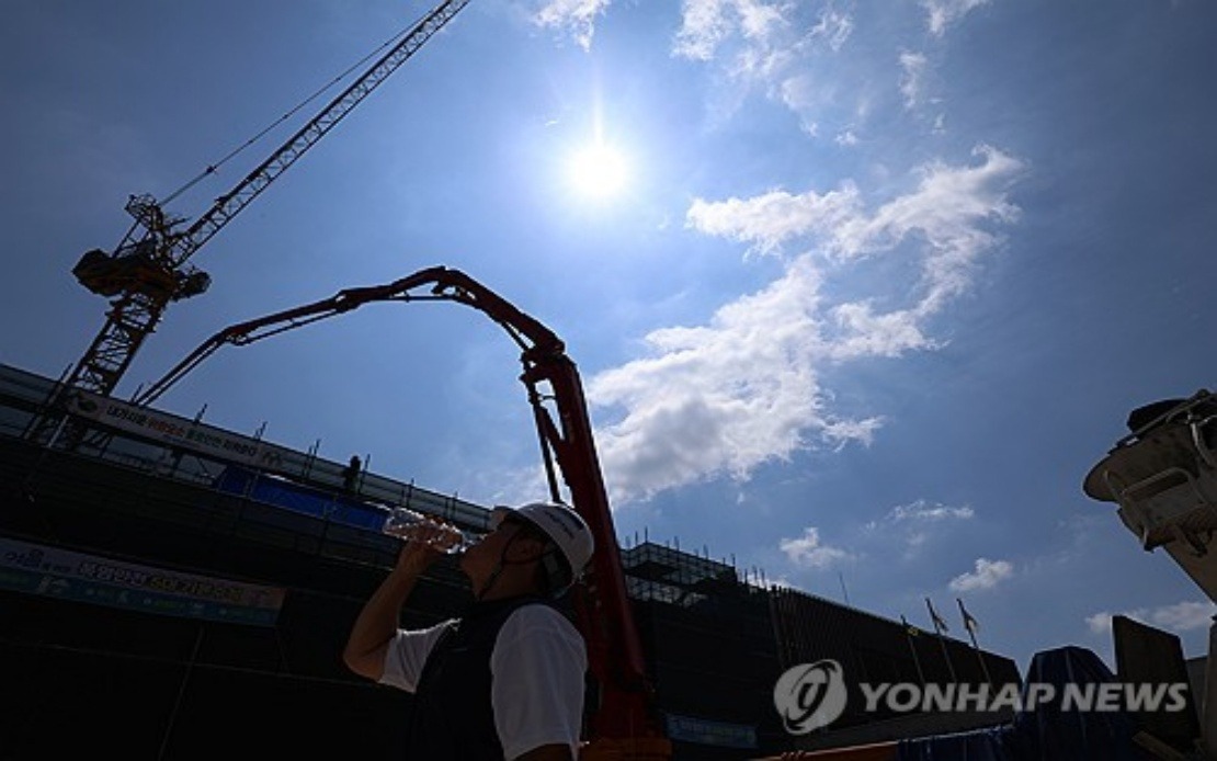 Seoul Region Swelters as Dangerous Heat Wave Grips South Korea