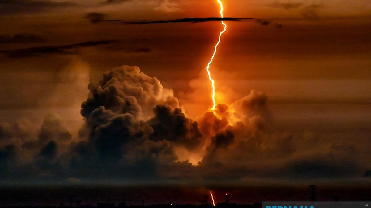 Severe Weather Alert: Seven States Braced for Thunderstorms and Heavy Downpours Until Tonight