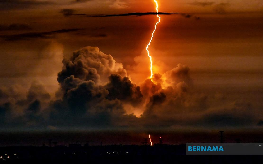 Severe Weather Alert: Seven States Braced for Thunderstorms and Heavy Downpours Until Tonight