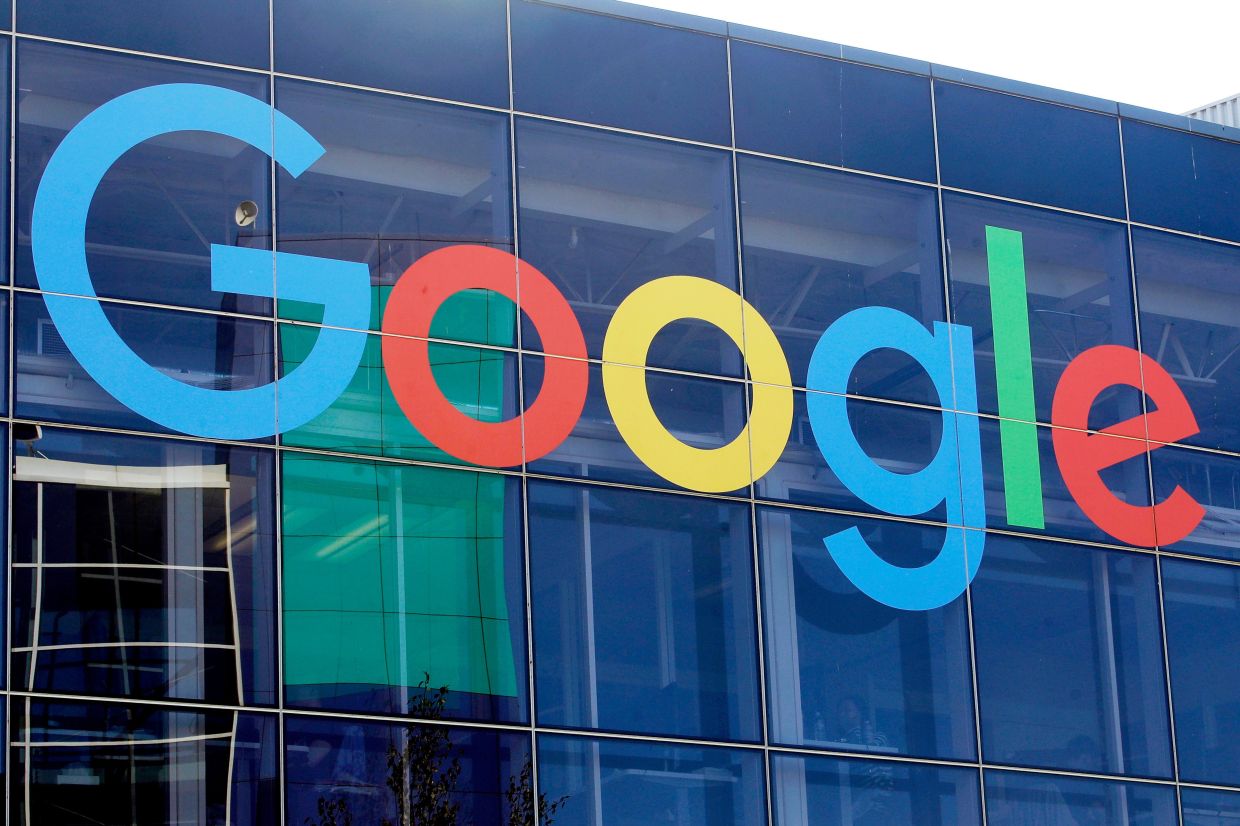 Google Maps Adopts Trump's 'Lake America' Rename for US Users Amid Canada Trade Tensions