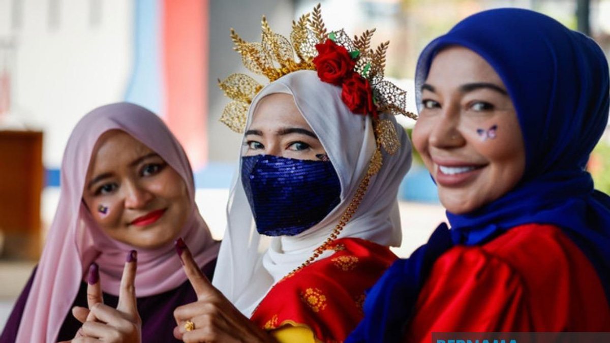 Sisters Celebrate National Spirit With Patriotic Voting Day Outfits in Negeri Sembilan