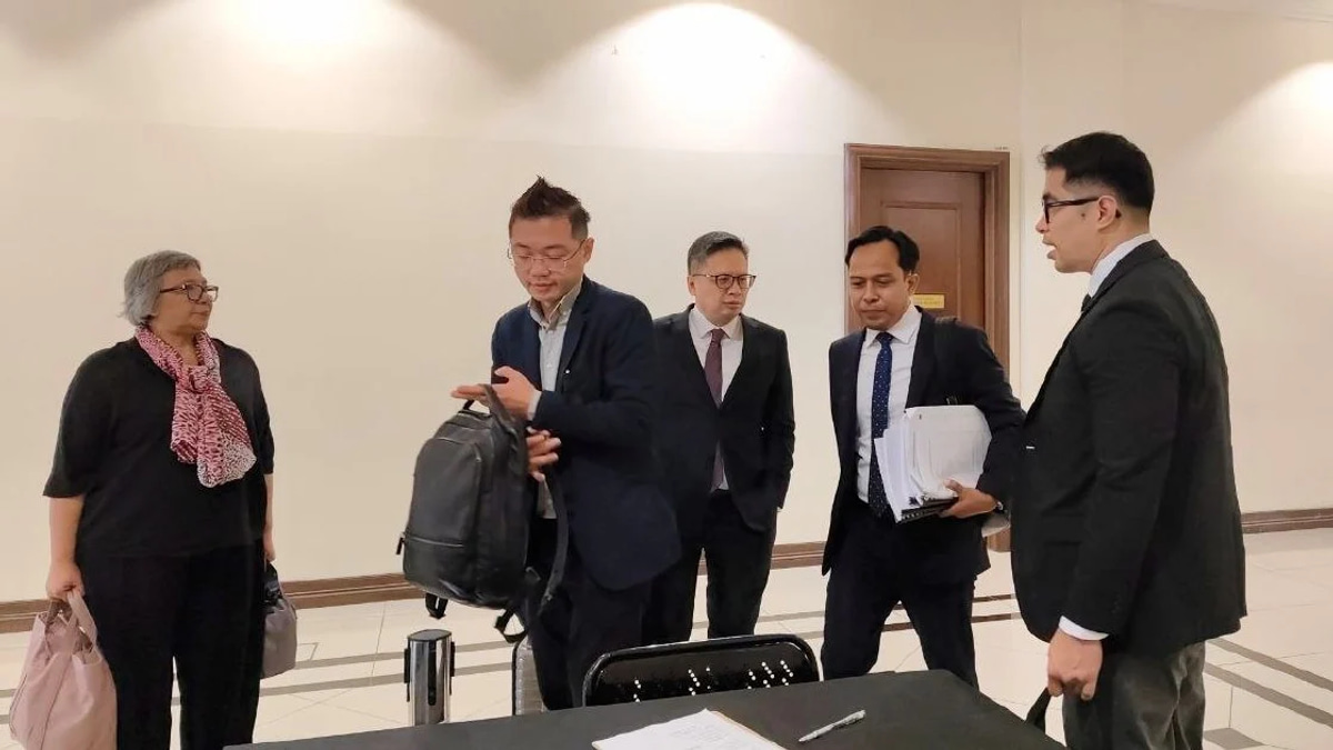 Zara Qairina Mahathir's Journals Show No Evidence of Estrangement from Mother, Court Told