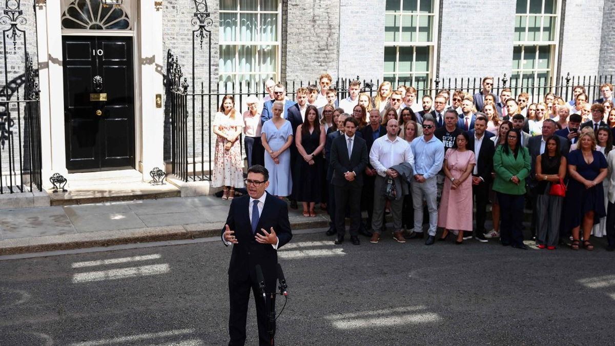 Britain Weary as Andy Burnham Takes Office as Seventh Prime Minister in Ten Years