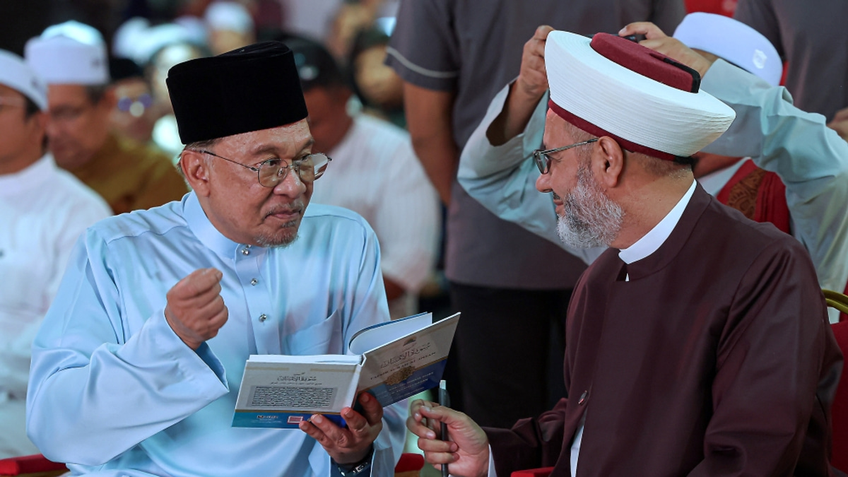 Anwar Ibrahim hails Al-Azhar Grand Imam as beacon of global moderation