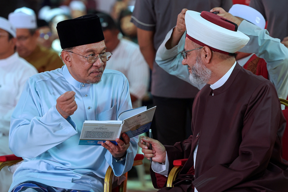 Anwar Ibrahim hails Al-Azhar Grand Imam as beacon of global moderation