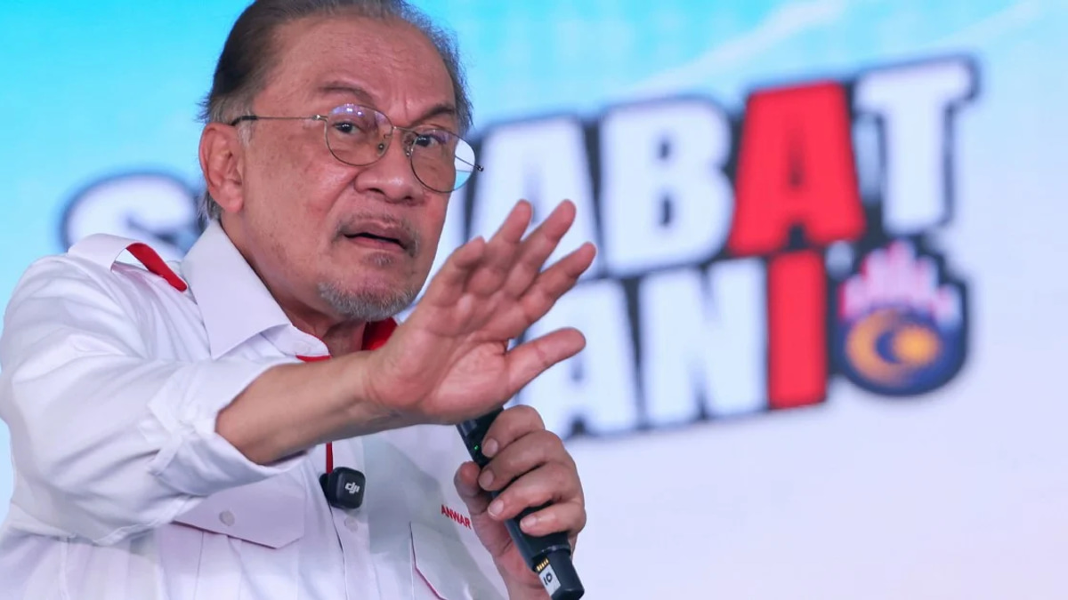 Anwar Makes Final Pitch to Johor Voters as State Election Looms