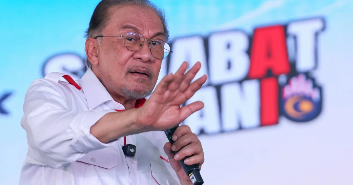 Anwar Makes Final Pitch to Johor Voters as State Election Looms