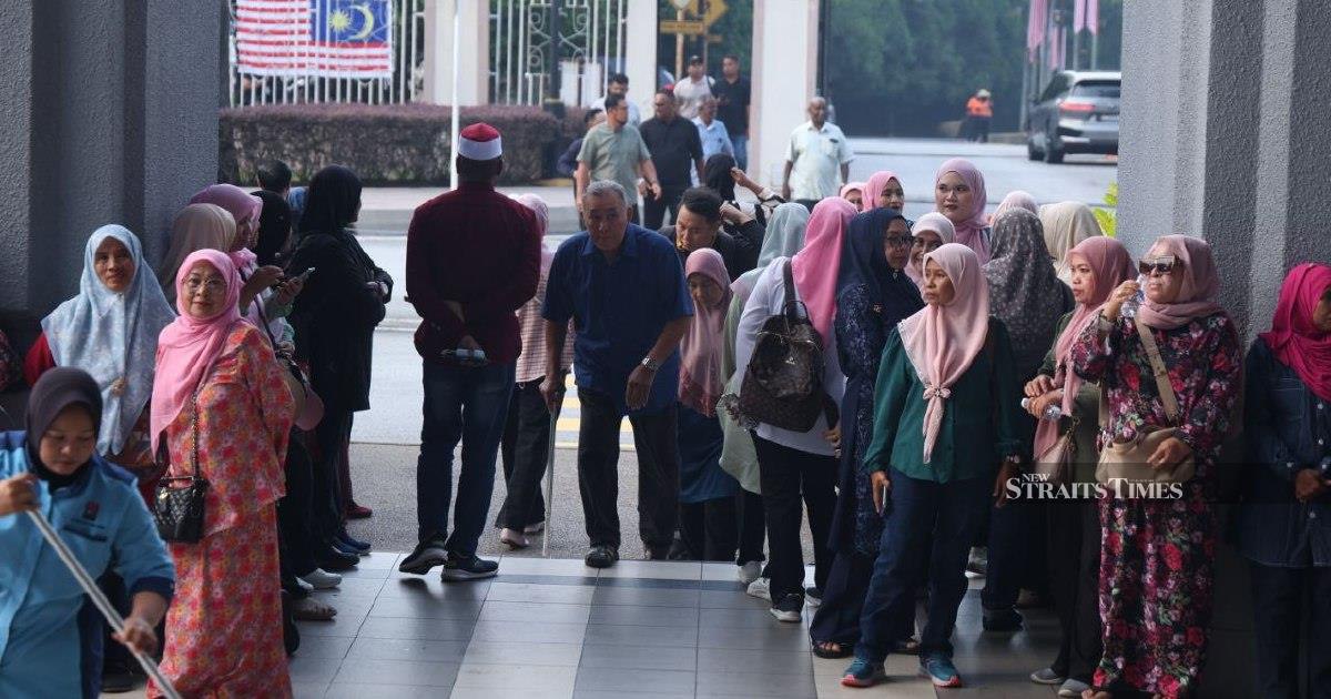 Ismail Sabri Set to Face Charges as Media Gathers at Court Complex
