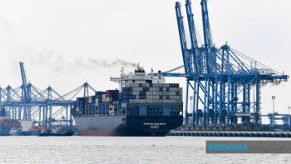 Malaysia's Export Growth Forecast Lifted to 21.7% for 2026 on Tech Boom and Strong Demand