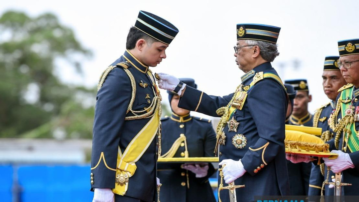 Tengku Mahkota of Pahang Makes History as First Royal to Earn RMAF Flying Wings
