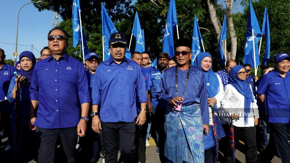 Johari Ghani throws weight behind BN push in Johor's Tiram constituency