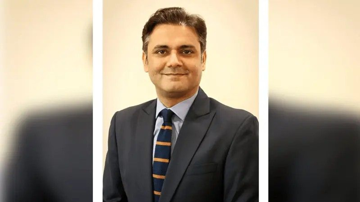 11 Pakistani Police Officers Charged Over Bungled Raid on Attorney General's Home