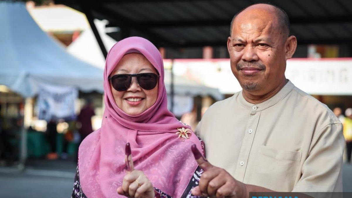 Johor State Election: Party Chiefs Among First Wave of Voters