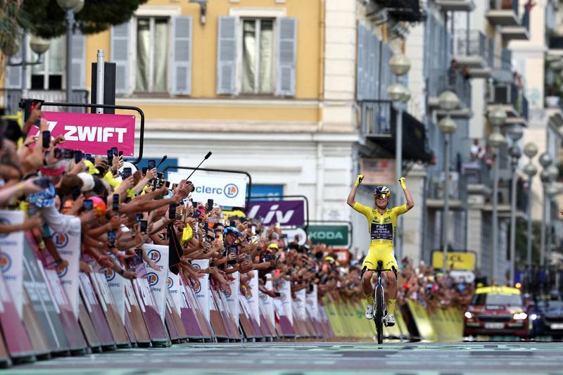 Vollering Claims Second Tour de France Femmes Crown with Dominant Final Stage Performance
