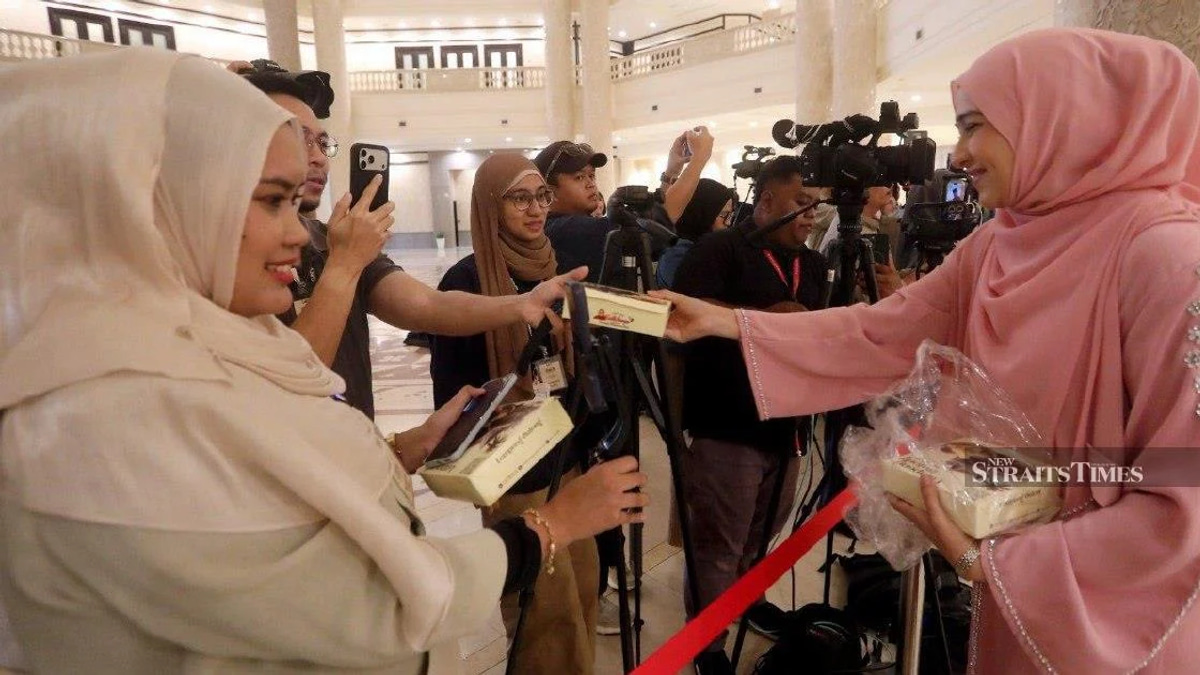 Syed Saddiq Treats Media to Traditional Breakfast Following Federal Court Ruling