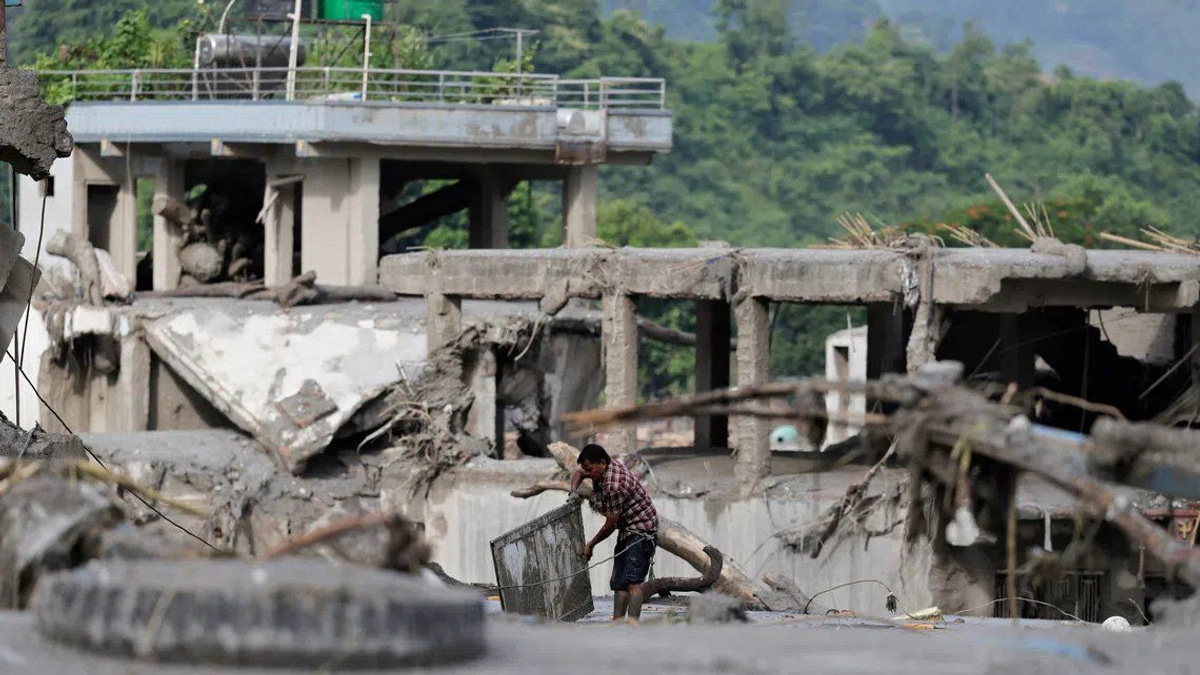 Nepal and China brace for new deluge as glacier-triggered lakes risk catastrophic breaches
