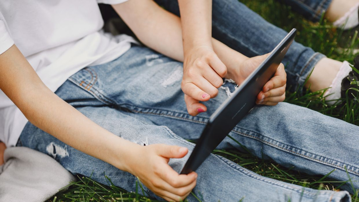 Silicon Valley's Digital Divide: Why Tech Moguls Keep Screens Away From Their Own Children