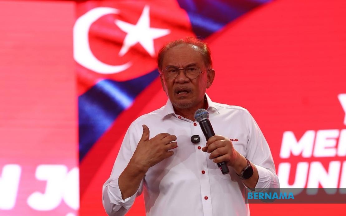 Anwar Refutes Social Media Claims Over BMW Vehicle, Clarifies Mercedes Gift from King
