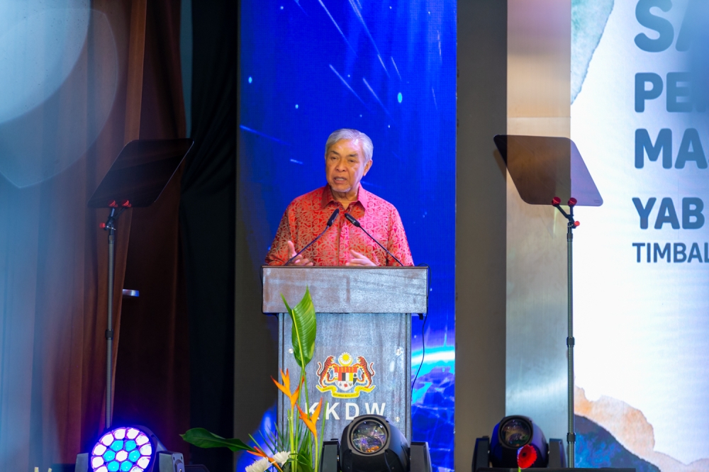 Zahid rejects reports of opposition coalition talks, backs current unity government