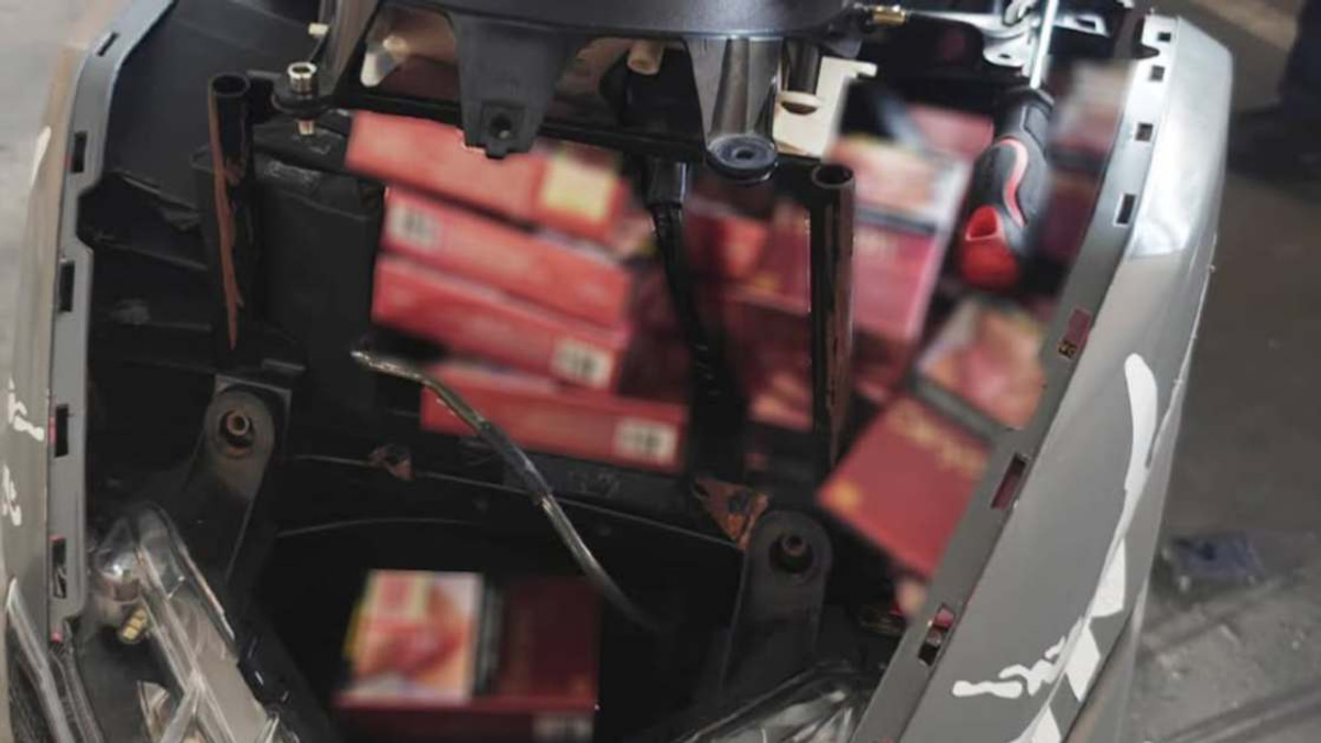 Woman nabbed at Tuas Checkpoint attempting to smuggle 400 packets of duty-unpaid cigarettes