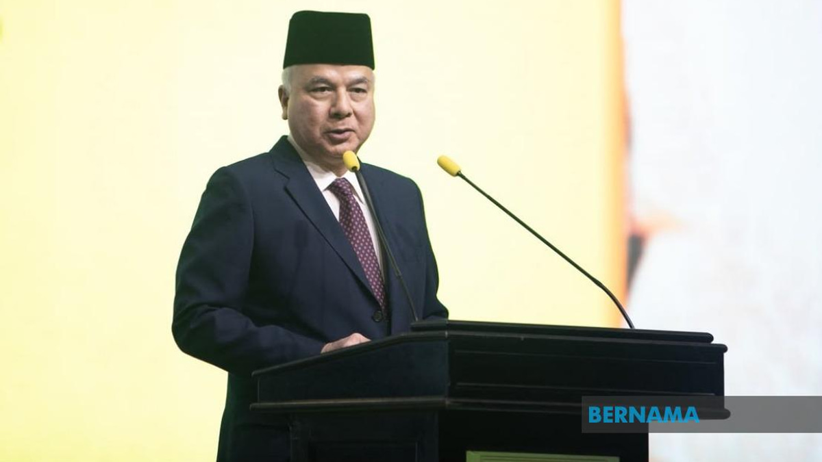 Strong Institutions and Accountable Leadership Essential to National Success, Says Sultan Nazrin