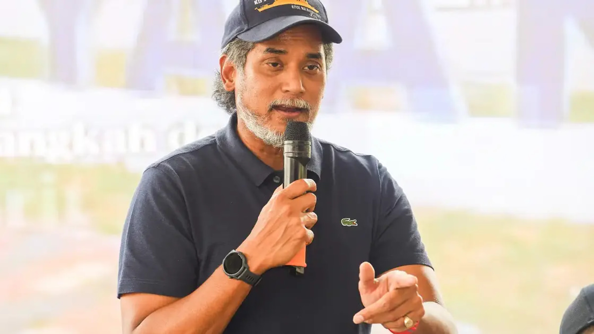 Khairy Attacks Pakatan Harapan's Election Manifesto as Rehashed Barisan Nasional Policies
