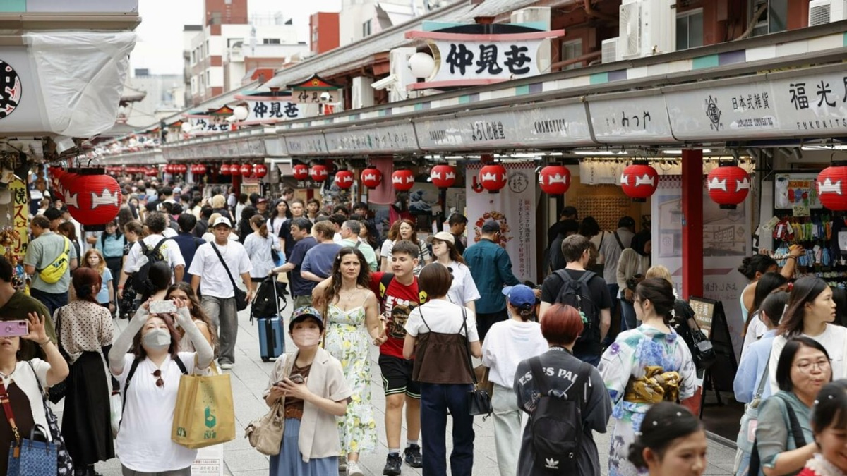 Japanese Summer Travel Plummets as Weak Yen Squeezes Holiday Budgets