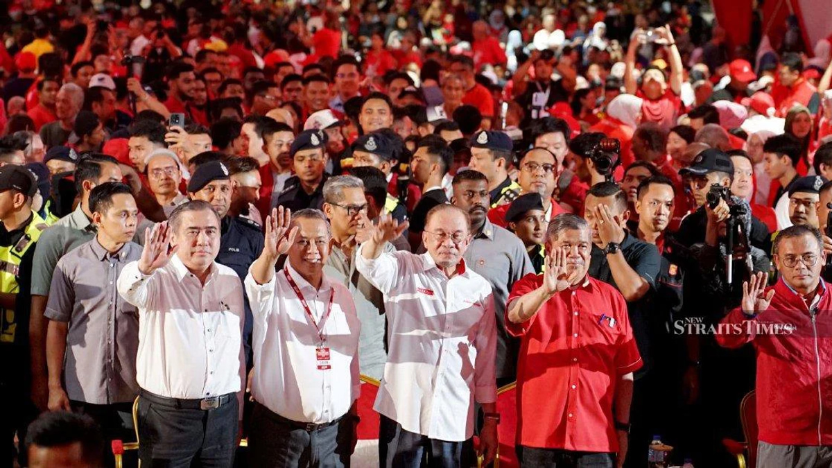 Anwar warns against politicising royal institution during Negri Sembilan campaign