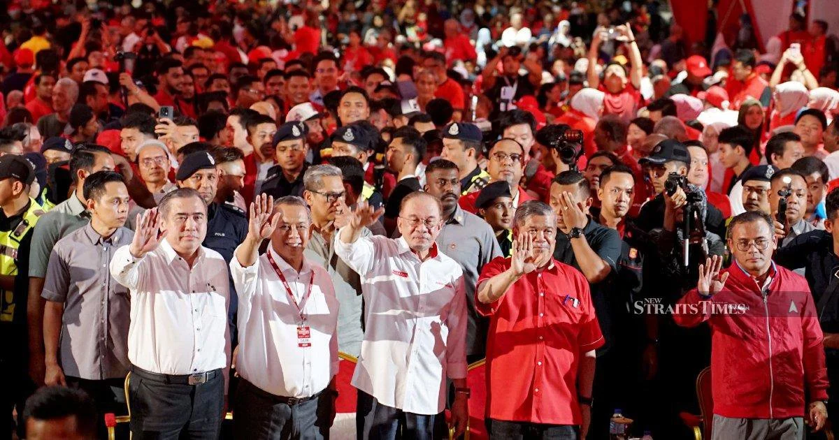 Anwar warns against politicising royal institution during Negri Sembilan campaign