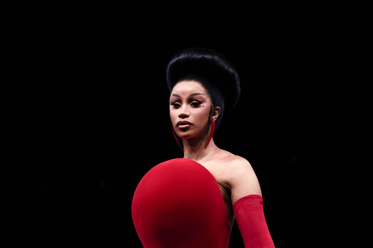 Paris Couture Week: How Celebrities Styled Through Record Heat with Ingenuity and Elegance