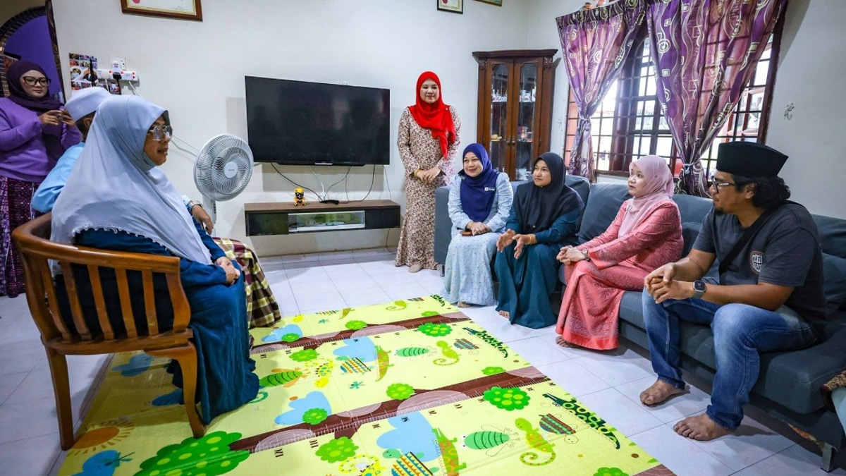 Education Minister Pays Respects to Family of 14-Year-Old Who Collapsed During Rugby Training