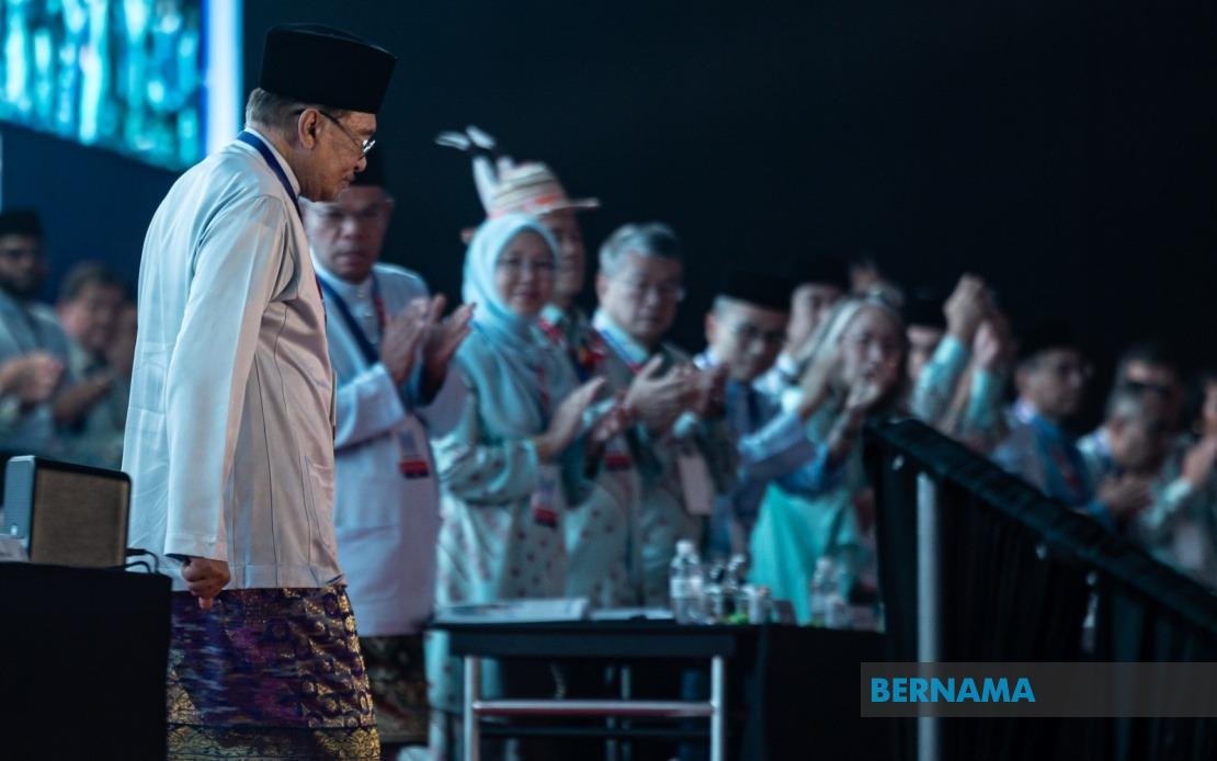 PM Anwar Rebuts Claims of Regional Neglect, Points to Rising State Allocations