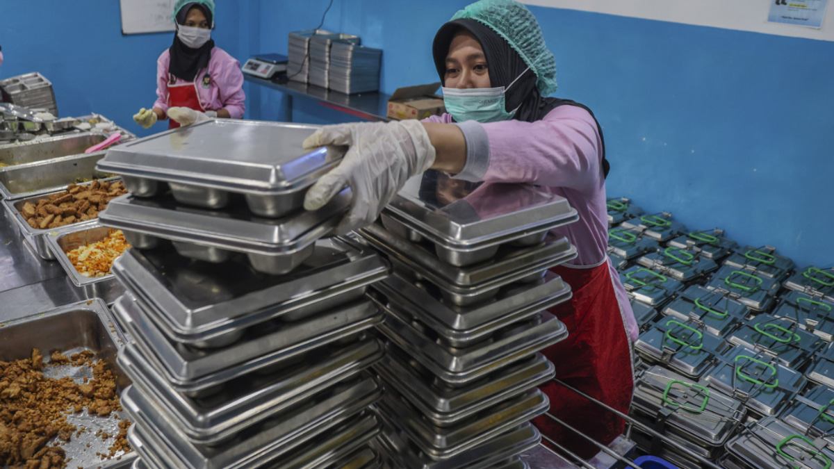 Prabowo Orders Strategic Review of Free Meals and Cooperative Programmes Amid Mounting Pressure