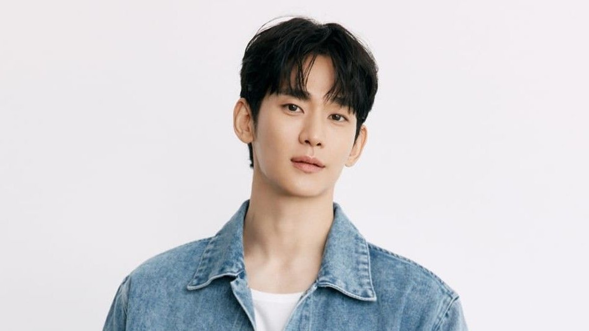 Kim Soo-hyun Marks Public Return Through Bench Campaign After Year Away