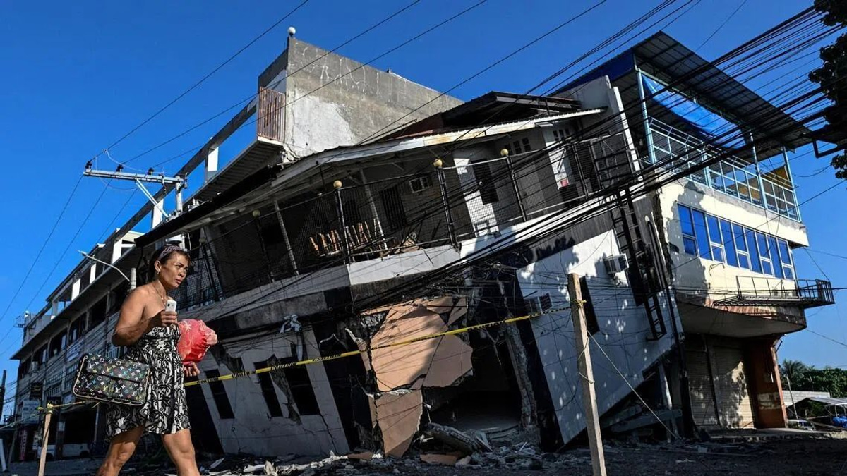 Philippine Earthquake Rewrites Coastline, Leaving Communities Stranded and Fearful