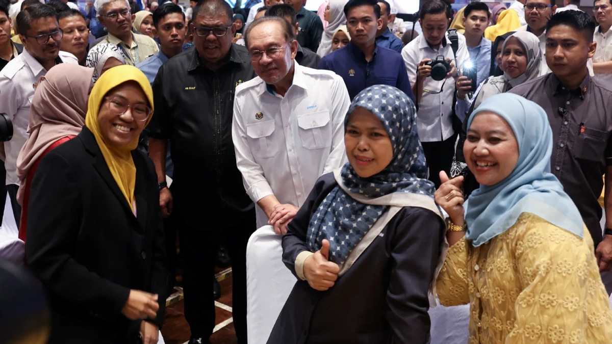 Malaysia's Civil Service Drives Leap in Global Competitiveness Rankings