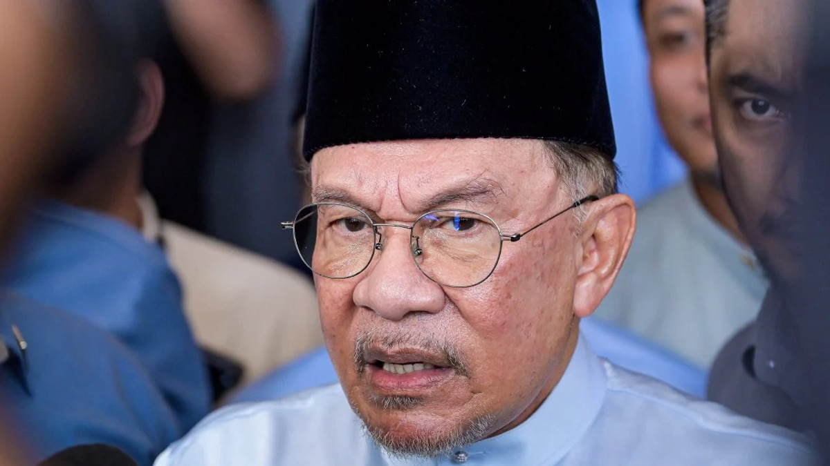 Anwar Rejects Reports That Onn Hafiz Was Excluded From Felda Event
