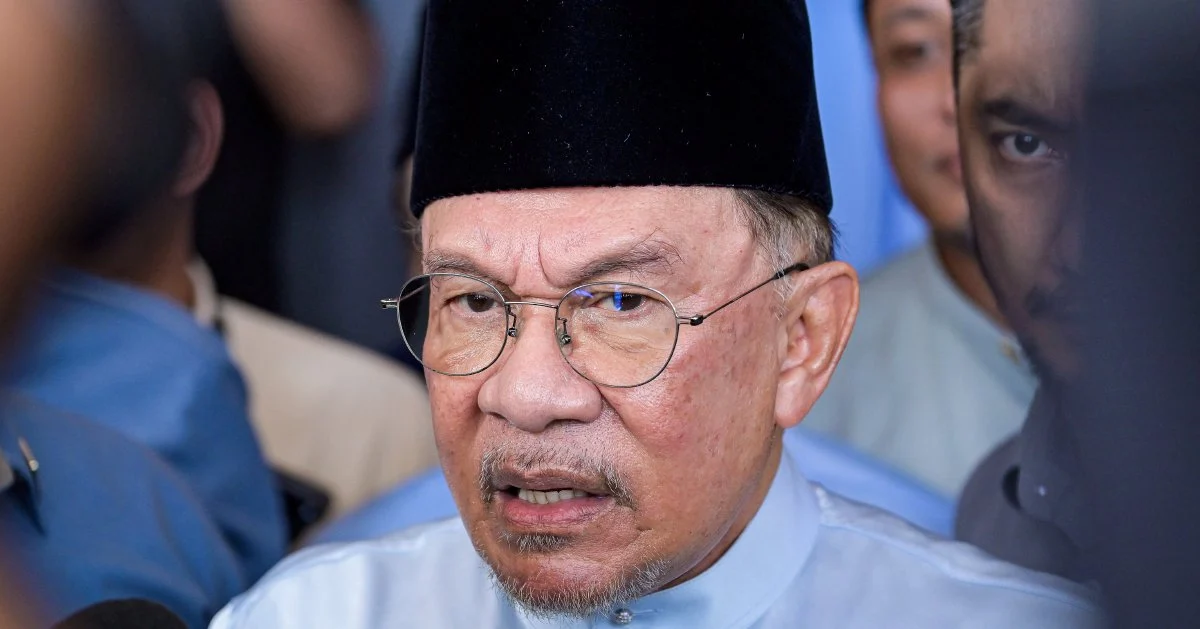 Anwar Rejects Reports That Onn Hafiz Was Excluded From Felda Event