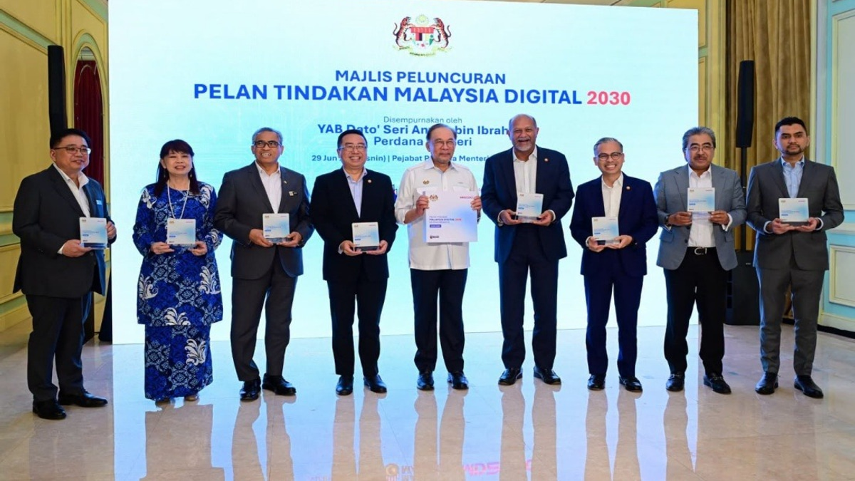 Malaysia's Civil Service Cuts Paper Waste, Saves RM1.99 Million Through Digital Shift