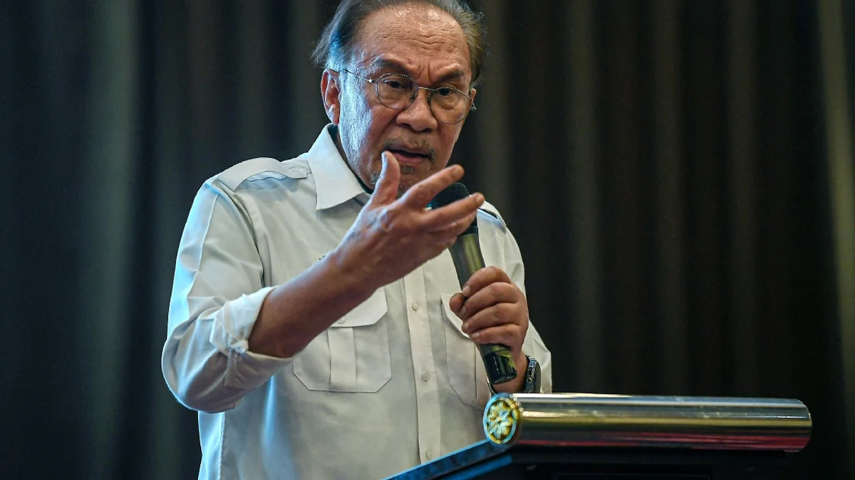 Federal Government Bears Burden of Felda's RM1 Billion Annual Debt, Anwar Says
