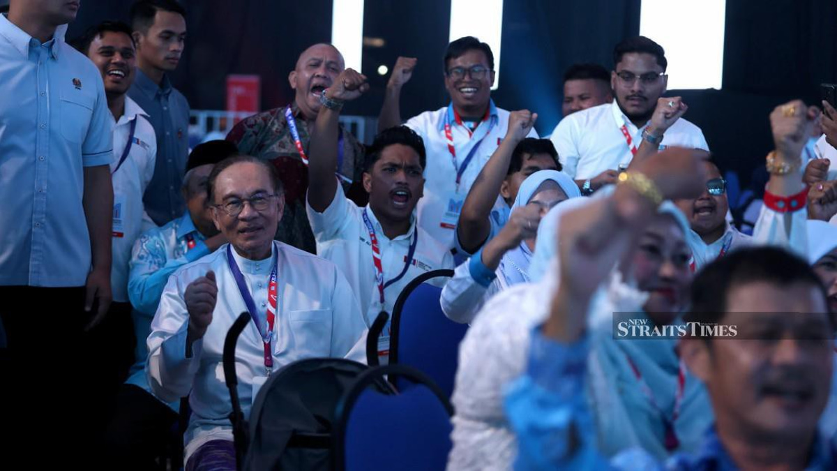 Government Will Probe Felda's Governance Issues and Debt Crisis, Anwar Declares