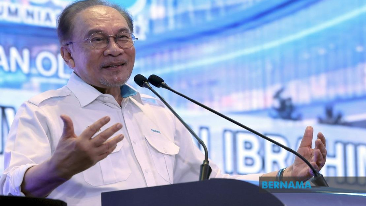 Anwar Urges Business Leaders to Mentor Bumiputera Entrepreneurs Rather Than Impose Top-Down Strategies