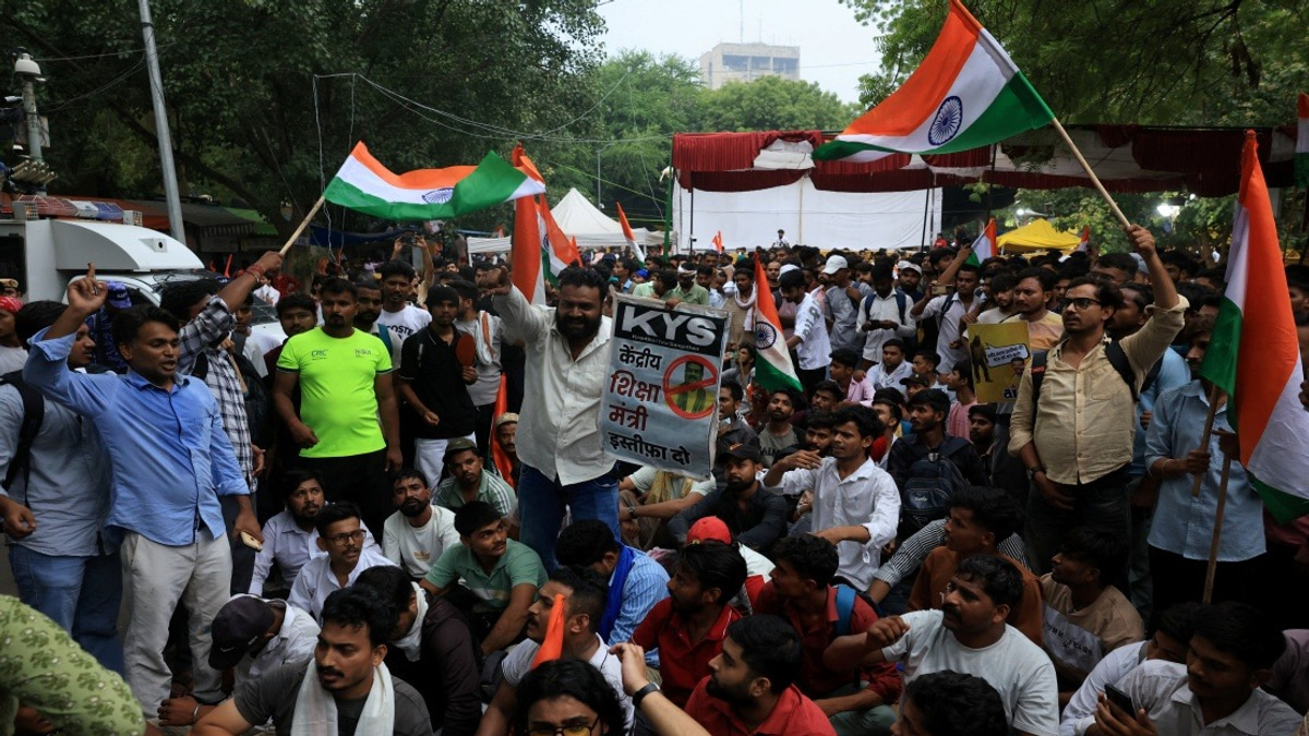 Indian Youth Movement Stages Parliament March Over Education Reform Demands