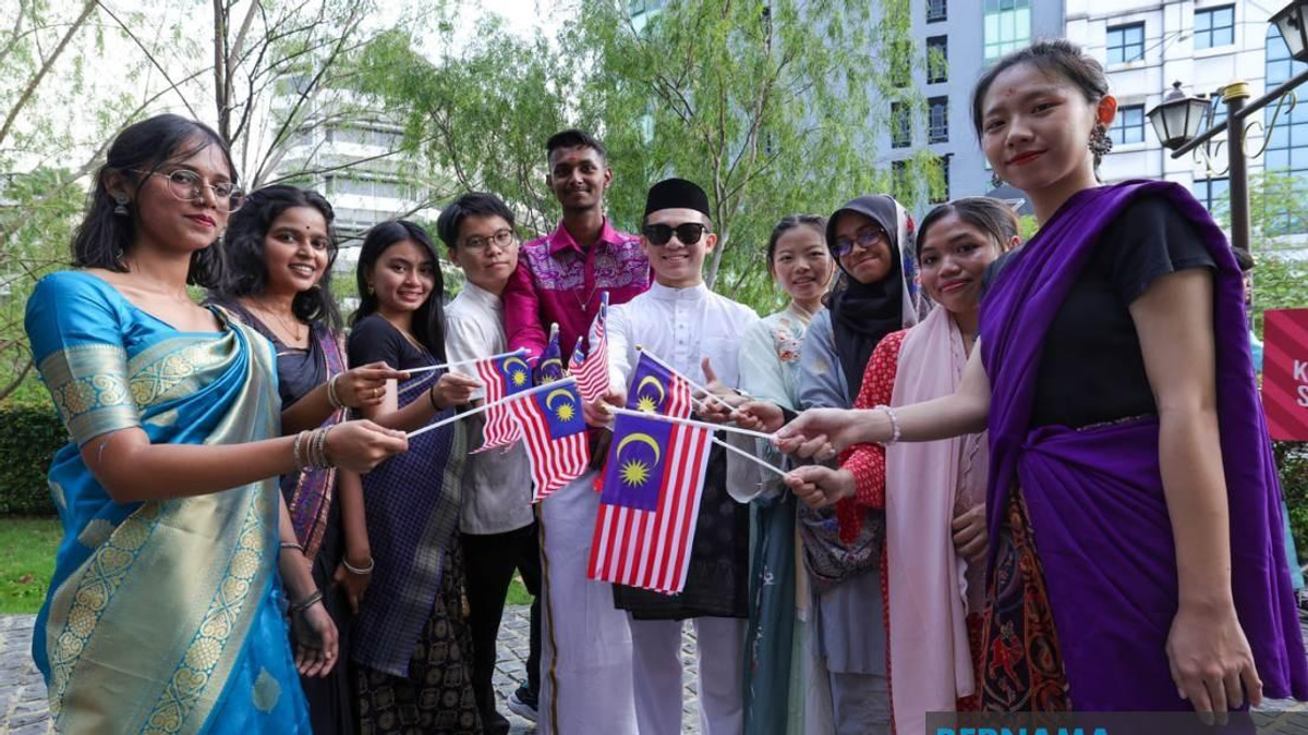 Lee Lam Thye Warns Against Divisive Politics, Calls For Malaysian Unity