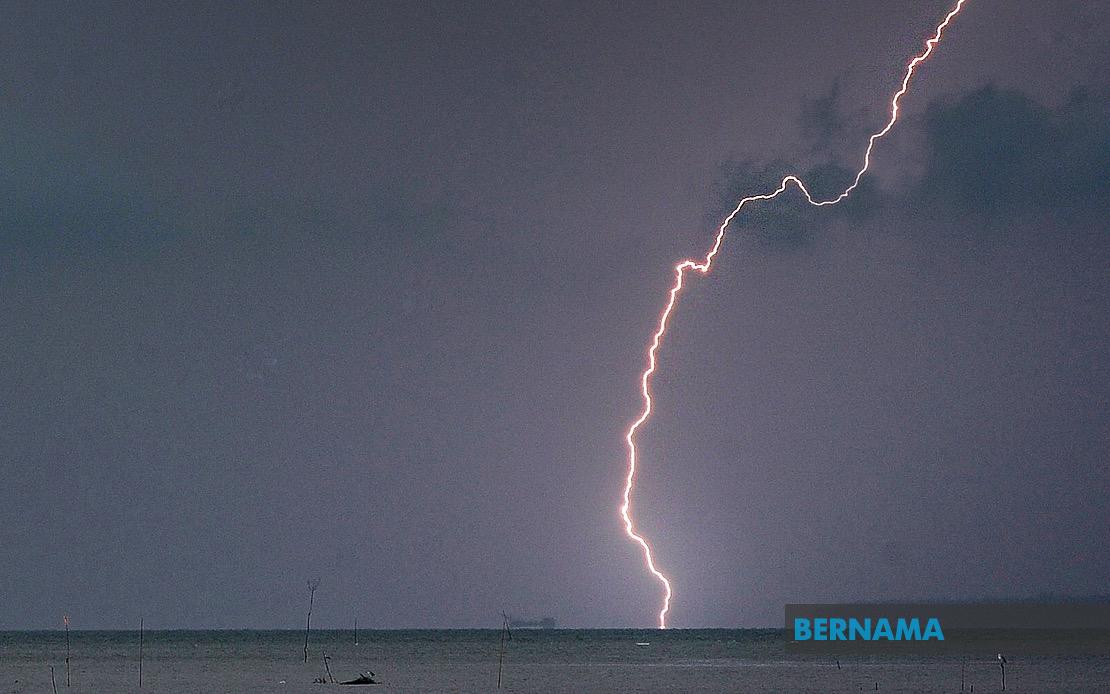 Thunderstorms and Heavy Rain Set to Batter Seven States and Labuan Through Early Evening